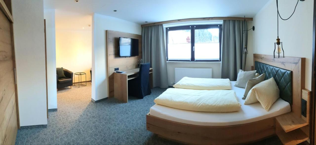 Alpenrose Hotel-Garni แกร์ลอส ภายนอก รูปภาพ
