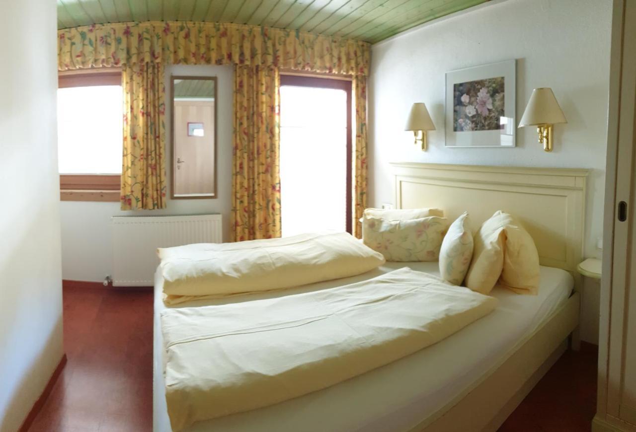 Alpenrose Hotel-Garni แกร์ลอส ภายนอก รูปภาพ